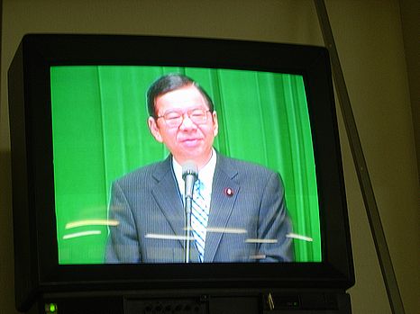 報告する志位委員長